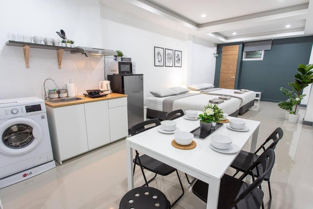 P1 Silom Pan Large Room Full Kitchen Wifi 4-6Pax Банкок Екстериор снимка