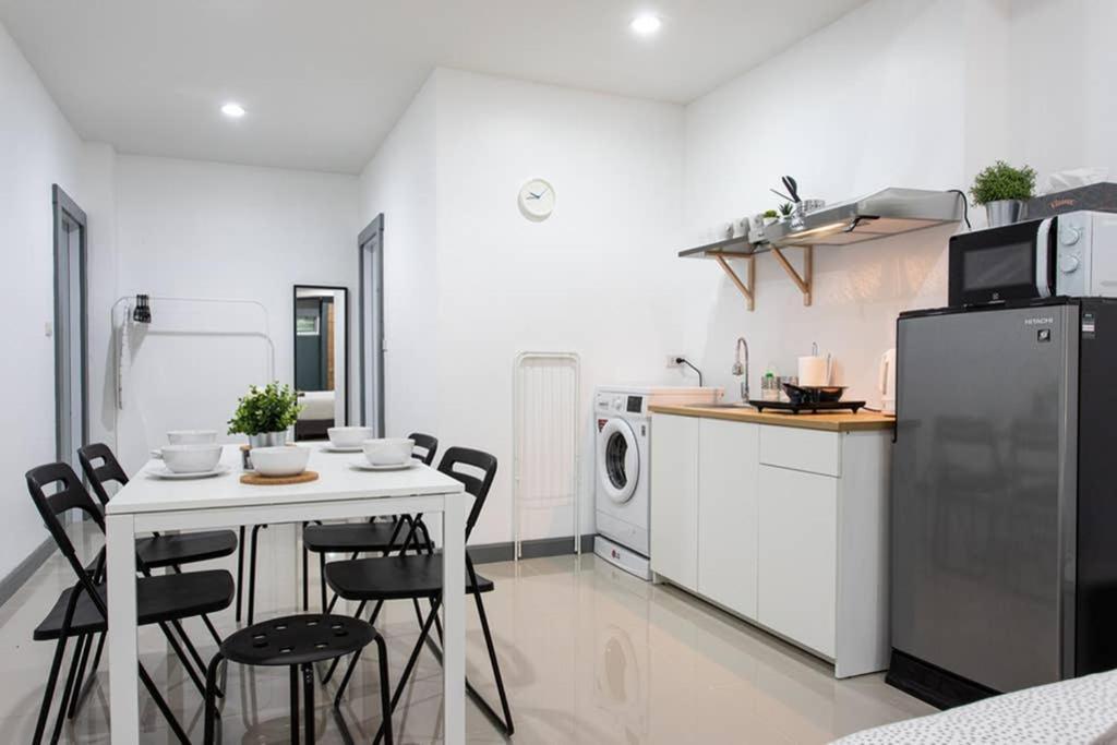 P1 Silom Pan Large Room Full Kitchen Wifi 4-6Pax Банкок Екстериор снимка